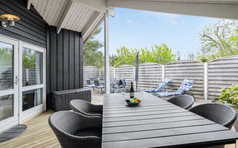 Hithin - 800M from the Sea: Tetto, Casa, Casa, Villetta, Raccordo, Estate, Driveway, Edifici Giardino, Cortile, Capannone