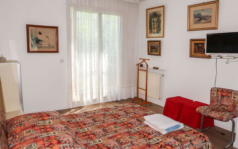 La Cigale: Mobilia, Cornice, Proprietà, Costruzione, Comfort, Legna, Tessile, Interior Design, Pavimentazione, Telaio Del Letto