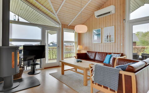 Deline - 250M from the Sea: Interior Design, Legna, Pavimentazione, Soffitto, Mobilia, Pavimento, Divano, Soggiorno, Casa, Pavimento In Legno