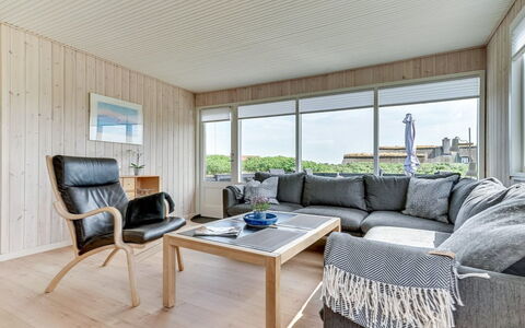 Kris - 200M from the Sea: Mobilia, Interior Design, Pavimentazione, Pavimento, Divano, Legna, Soffitto, Pavimento In Legno, Soggiorno, Camera