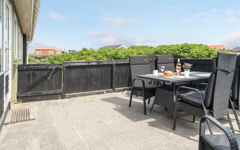 Kris - 200M from the Sea: Mobili Da Esterno, Shade, Balcone, Tavolo Esterno, Pianta Della Casa, Sedia, Vaso Di Fiori, Recinzione, Terrazza, Passerella