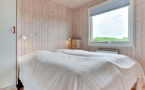 Kris - 200M from the Sea: Legna, Soffitto, Camera Da Letto, Interior Design, Pavimentazione, Pavimento, Bedding, Letto, Camera, Lenzuolo