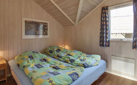 Eline - 1.5Km from the Sea: Legna, Casa, Casa, Camera Da Letto, Pavimento, Latifoglie, Villetta, Letto, Color Legno, Lenzuolo