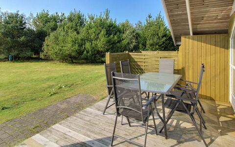 Eline - 1.5Km from the Sea: Legna, Mobilia, Latifoglie, Pavimento In Legno, Plank, Deck, Color Legno, Sedia, Shade, Portico