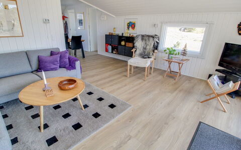 Morlin - 2Km from the Sea: Pavimentazione, Pavimento, Pavimento In Legno, Legna, Mobilia, Interior Design, Pavimento Laminato, Casa, Soggiorno, Latifoglie