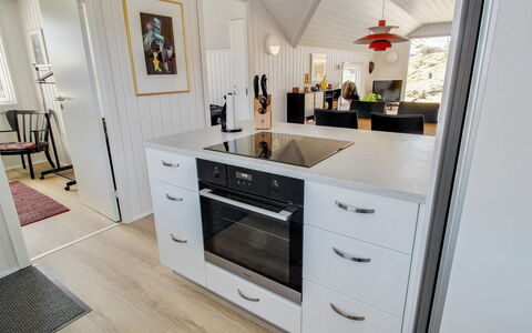 Morlin - 2Km from the Sea: Cabinetry, Pavimentazione, Cucina, Controsoffitto, Legna, Elettrodomestico Da Cucina, Apparecchio Major, Pavimento, Interior Design, Cassetto