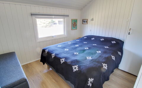 Morlin - 2Km from the Sea: Legna, Camera Da Letto, Latifoglie, Plank, Color Legno, Telaio Del Letto, Bedding, Lenzuolo, Letto, Pavimento In Legno