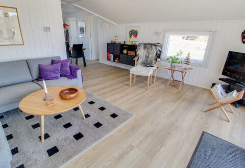 Morlin - 2Km from the Sea: Pavimentazione, Pavimento, Pavimento In Legno, Legna, Mobilia, Interior Design, Pavimento Laminato, Casa, Soggiorno, Latifoglie