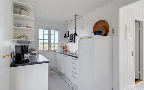 Aleksi - 500M from the Sea: Cucina, Pavimentazione, Interior Design, Pavimento, Elettrodomestico Da Cucina, Apparecchio Major, Cabinetry, Controsoffitto, Soffitto, Casa