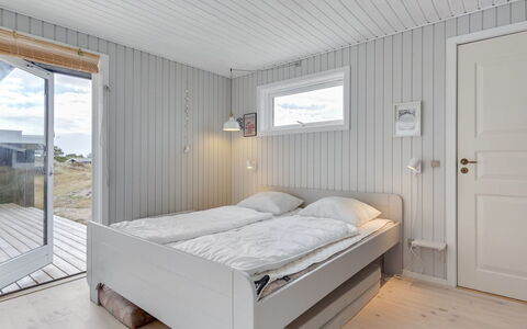 Aleksi - 500M from the Sea: Legna, Camera Da Letto, Pavimentazione, Pavimento, Soffitto, Letto, Plank, Bedding, Lenzuolo, Latifoglie