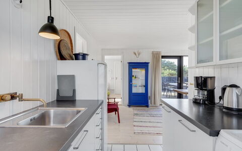 Aleksi - 500M from the Sea: Cucina, Pavimentazione, Controsoffitto, Interior Design, Pavimento, Soffitto, Mobilia, Elettrodomestico Da Cucina, Cabinetry, Elettrodomestico