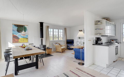 Aleksi - 500M from the Sea: Mobilia, Pavimentazione, Interior Design, Pavimento, Soffitto, Legna, Divano, Sedia, Soggiorno, Tavolo