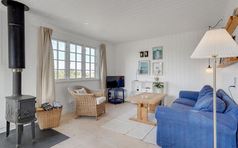 Aleksi - 500M from the Sea: Mobilia, Soffitto, Interior Design, Pavimentazione, Pavimento, Casa, Divano, Soggiorno, Villetta, Pavimento In Legno
