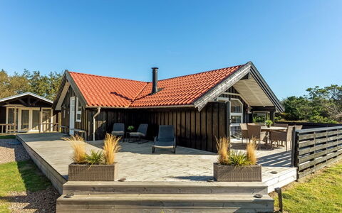 Skyler - 1Km from the Sea: Arbusto, Urban Design, Groundcover, Brick, Appartamento, Estate, Muratura, Balcone, Landscaping