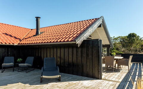 Skyler - 1Km from the Sea: Arbusto, Urban Design, Groundcover, Brick, Appartamento, Estate, Muratura, Balcone, Landscaping