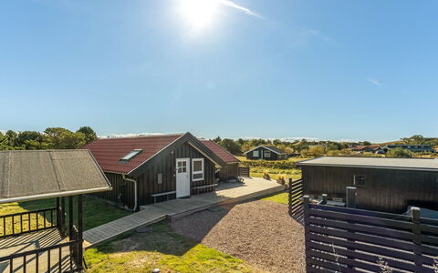 Skyler - 1Km from the Sea: Arbusto, Urban Design, Groundcover, Brick, Appartamento, Estate, Muratura, Balcone, Landscaping
