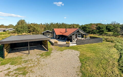 Skyler - 1Km from the Sea: Arbusto, Urban Design, Groundcover, Brick, Appartamento, Estate, Muratura, Balcone, Landscaping