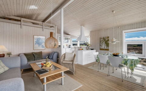 Ferdine - 1.5Km from the Sea: Legna, Pavimentazione, Pavimento, Casa, Interior Design, Soffitto, Pavimento In Legno, Latifoglie, Plank, Soggiorno