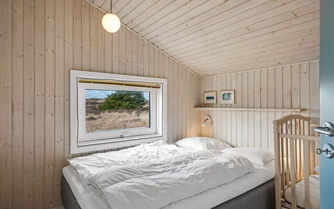Ferdine - 1.5Km from the Sea: Camera Da Letto, Legna, Letto, Soffitto, Lenzuolo, Bedding, Interior Design, Pavimento, Casa, Telaio Del Letto