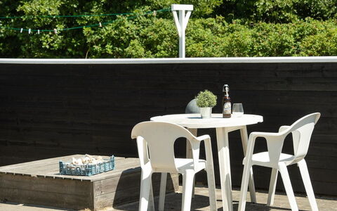 Erich - 1.8Km from the Sea: Arbusto, Urban Design, Groundcover, Brick, Appartamento, Estate, Muratura, Balcone, Landscaping