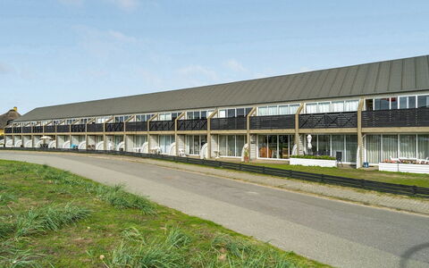 Iliane - 100M from the Sea: Arbusto, Urban Design, Groundcover, Brick, Appartamento, Estate, Muratura, Balcone, Landscaping