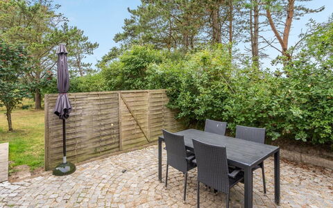 Tine - 2.3Km from the Sea: Arbusto, Urban Design, Groundcover, Brick, Appartamento, Estate, Muratura, Balcone, Landscaping