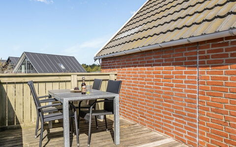 Fraja - 2.3Km from the Sea: Mobili Da Esterno, Color Legno, Brick, Latifoglie, Sedia, Plank