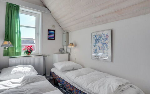 Fraja - 2.3Km from the Sea: Camera Da Letto, Casa, Letto, Mobilia, Lenzuolo, Bedding, Porta, Telaio Del Letto, Biancheria, Cuscino
