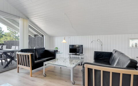Thera - 2.8Km from the Sea: Legna, Interior Design, Soffitto, Pavimentazione, Mobilia, Pavimento, Casa, Soggiorno, Divano, Camera