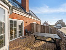 Harriette - 100M from the Sea