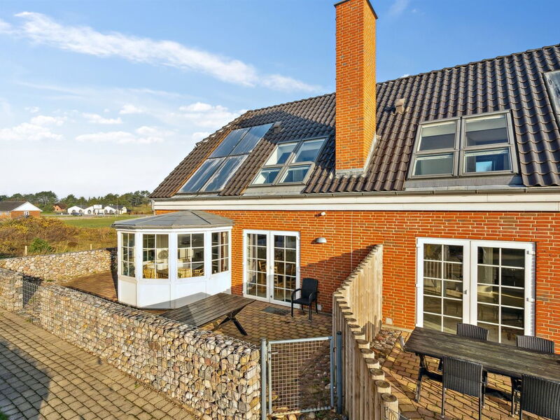 Harriette - 100M from the Sea