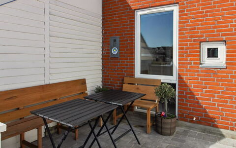 Maarit - 2.3Km from the Sea: Parete, Mobilia, Legna, Sedia, Pavimento, Mobili Da Esterno, Brick, Tavolo Esterno, Color Legno, Muratura