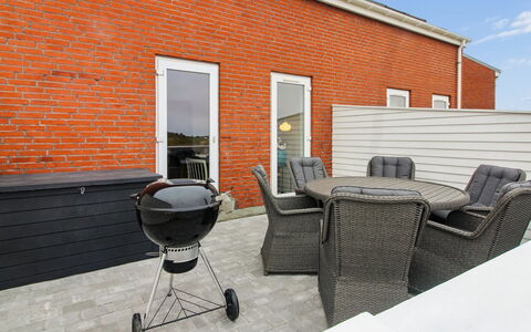 Maarit - 2.3Km from the Sea: Appartamento, Shade, Balcone, Sedia, Recinzione, Mobili Da Esterno, Alluminio, Erba Sintetica
