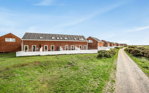 Maarit - 2.3Km from the Sea: Tetto, Casa, Lotto, Casa, Villetta, Estate, Edifici Giardino, Shade, Log Cabin, Landscaping