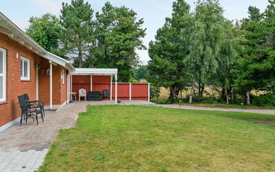Gwen - 2.7Km from the Sea
