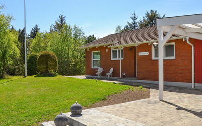 Gwen - 2.7Km from the Sea