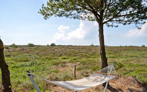 Dorti - 3Km from the Sea: Arbusto, Urban Design, Groundcover, Brick, Appartamento, Estate, Muratura, Balcone, Landscaping