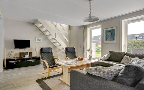 Palni - 2.3Km from the Sea: Interior Design, Mobilia, Pavimentazione, Pavimento, Legna, Soffitto, Camera, Divano, Soggiorno, Appartamento