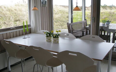 Elsa - 700M from the Sea: Mobilia, Tavolo, Interior Design, Legna, Sedia, Sala Da Pranzo, Cucina & Sala Da Pranzo Tavolo, Pavimentazione, Pavimento, Casa