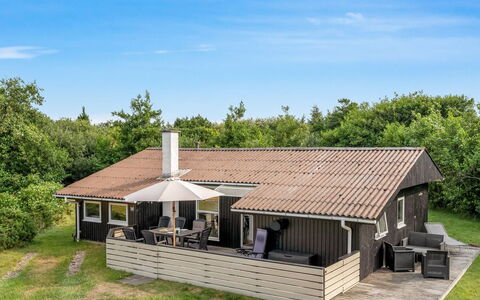 Solborg - 400M from the Sea: Tetto, Legna, Casa, Casa, Villetta, Architettura, Portico, Lotto, Area Rurale, Estate