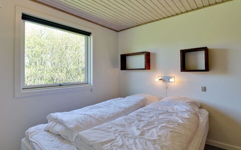 Solborg - 400M from the Sea: Legna, Camera Da Letto, Soffitto, Interior Design, Letto, Pavimento, Lenzuolo, Pavimentazione, Bedding, Camera