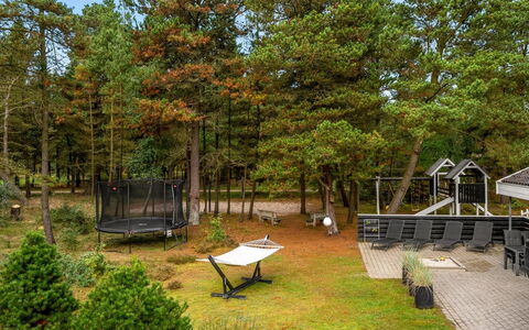 Jensen - 700M to the Fjord: Albero, Lotto, Giardino, Shade, Landscaping, Woodland, Parco, Backyard, Prato, Cortile