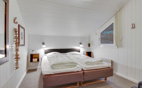 Jensen - 700M to the Fjord: Legna, Soffitto, Camera Da Letto, Interior Design, Letto, Casa, Lenzuolo, Bedding, Camera, Telaio Del Letto