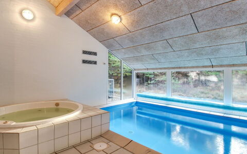 Jensen - 700M to the Fjord: Soffitto, Pavimentazione, Pavimento, Interior Design, Piscina, Ricorrere, Attico, Design, Piastrella, Eco Hotel
