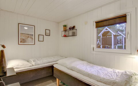 Jensen - 700M to the Fjord: Legna, Interior Design, Pavimentazione, Camera Da Letto, Pavimento, Letto, Soffitto, Camera, Lenzuolo, Casa