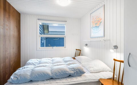 Ottar - 400M from the Sea: Legna, Camera Da Letto, Lenzuolo, Interior Design, Letto, Bedding, Pavimento, Soffitto, Biancheria, Camera