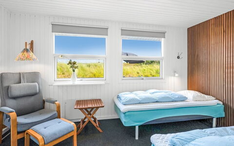 Ottar - 400M from the Sea: Legna, Camera Da Letto, Interior Design, Letto, Soffitto, Casa, Pavimento, Lenzuolo, Telaio Del Letto, Bedding