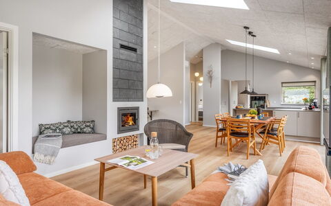 Alena - 1Km from the Sea: Interior Design, Mobilia, Pavimentazione, Divano, Legna, Soffitto, Pavimento, Soggiorno, Camera, Illuminazione