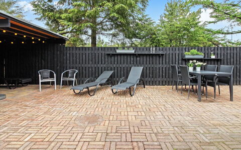 Laurin - 600M from the Sea: Tetto, Lotto, Villetta, Casa, Area Rurale, Capannone, Raccordo, Edifici Giardino, Log Cabin, Capanna