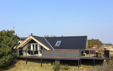 Josie - 200M from the Sea: Erba, Casa, Tetto, Casa, Villetta, Arbusto, Lotto, Area Rurale, Agriturismo, Groundcover